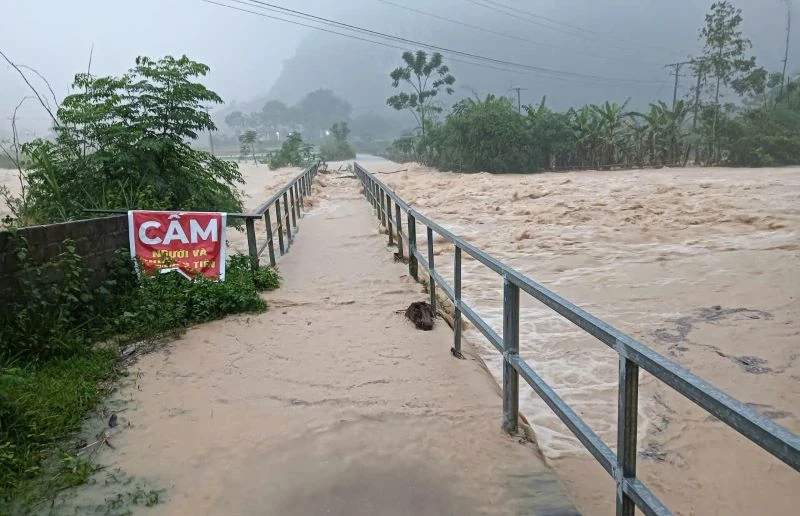 Công an các xã miền núi Thanh Hóa chủ động ứng phó mưa bão, đảm bảo an toàn cho người dân