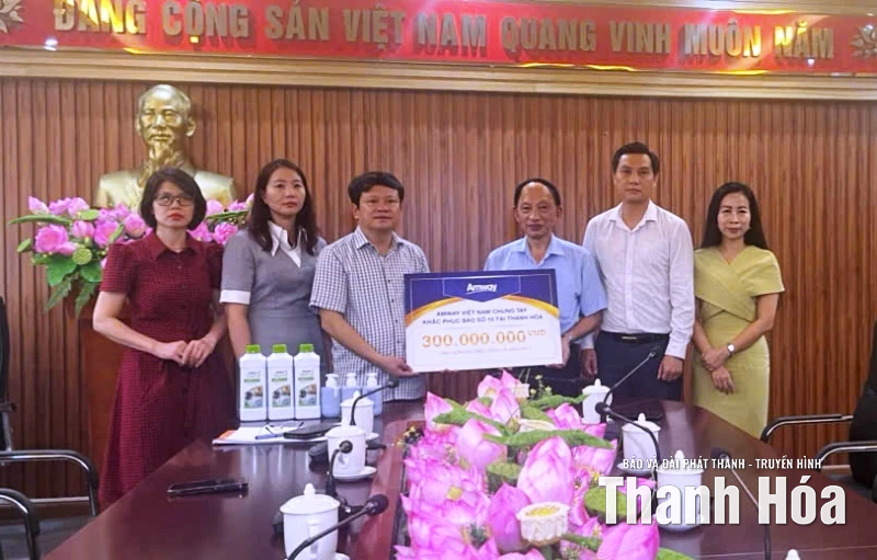 Ủy ban MTTQ tỉnh tiếp nhận ủng hộ khắc phục hậu quả mưa lũ