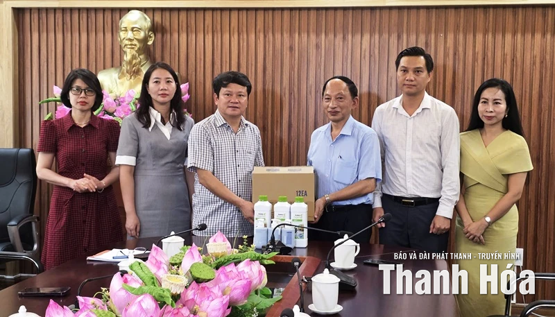 Ủy ban MTTQ tỉnh tiếp nhận ủng hộ khắc phục hậu quả mưa lũ