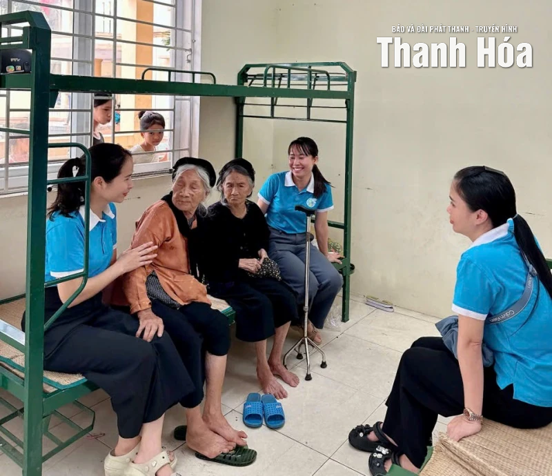 Các cấp Hội Phụ nữ tích cực hỗ trợ chống bão số 10