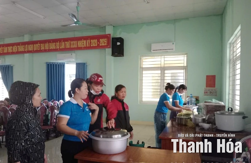 Các cấp Hội Phụ nữ tích cực hỗ trợ chống bão số 10