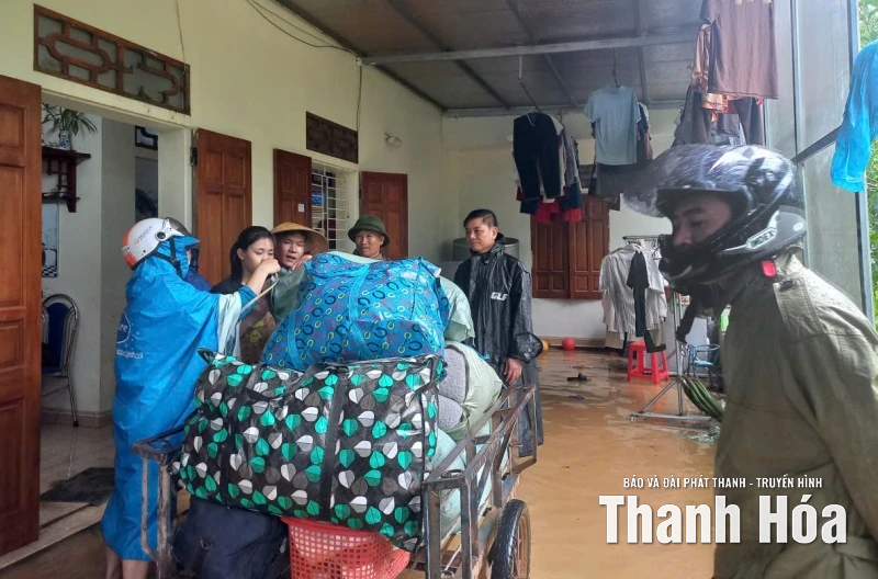 Xã Định Tân kịp thời di dân 54 hộ, 202 khẩu vùng ngoại đê bị ngập lụt