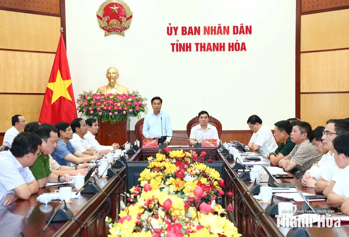 Tiếp tục huy động tối đa lực lượng để khắc phục nhanh nhất hậu quả bão số 10 và đợt mưa lũ