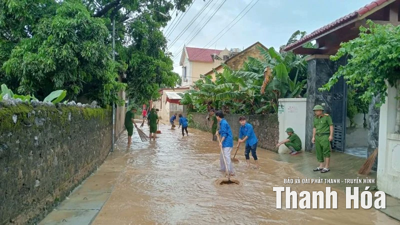 Tuổi trẻ chung tay sẻ chia, hỗ trợ cùng bà con vùng bão lũ