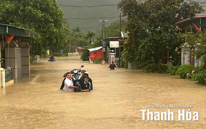 Mưa lớn gây sạt lở, ngập lụt nhiều tuyến giao thông