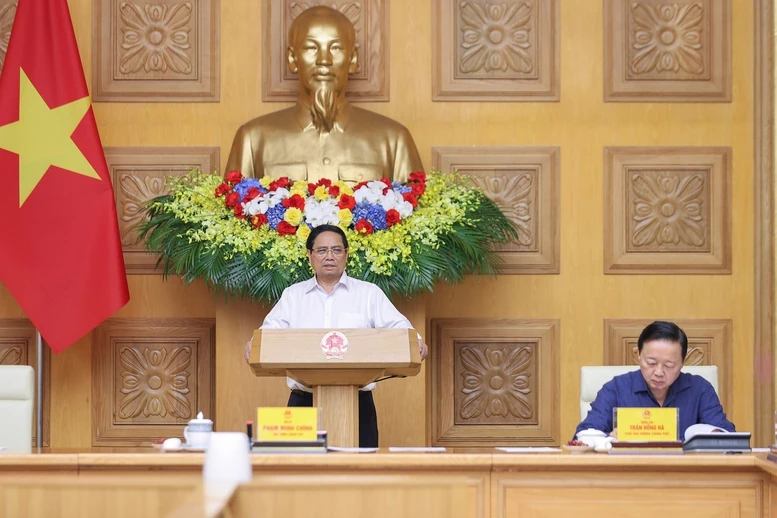 Tiếp tục huy động tối đa lực lượng để khắc phục nhanh nhất hậu quả bão số 10 và đợt mưa lũ