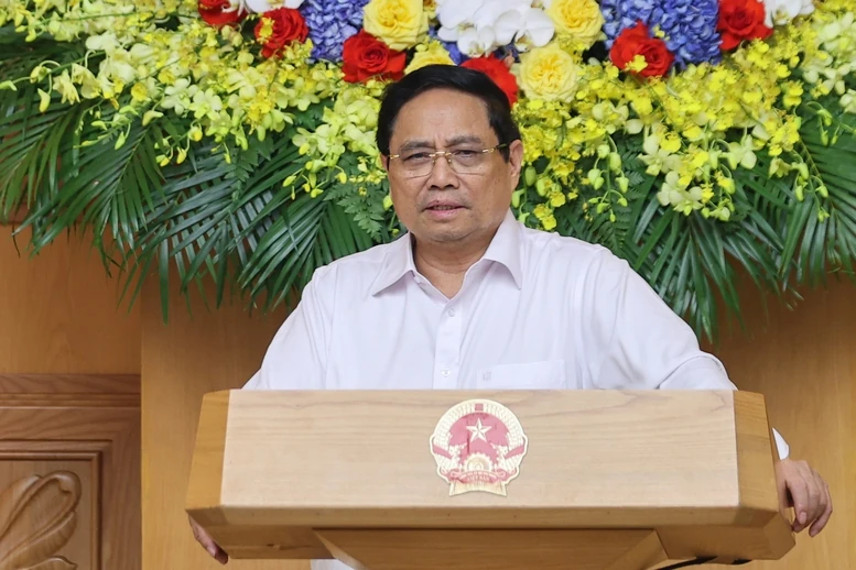 Tiếp tục huy động tối đa lực lượng để khắc phục nhanh nhất hậu quả bão số 10 và đợt mưa lũ