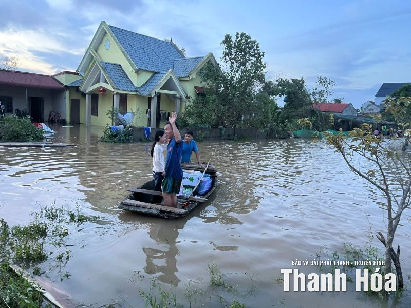 An Cư trong lũ: Gian khó nhưng không đơn độc