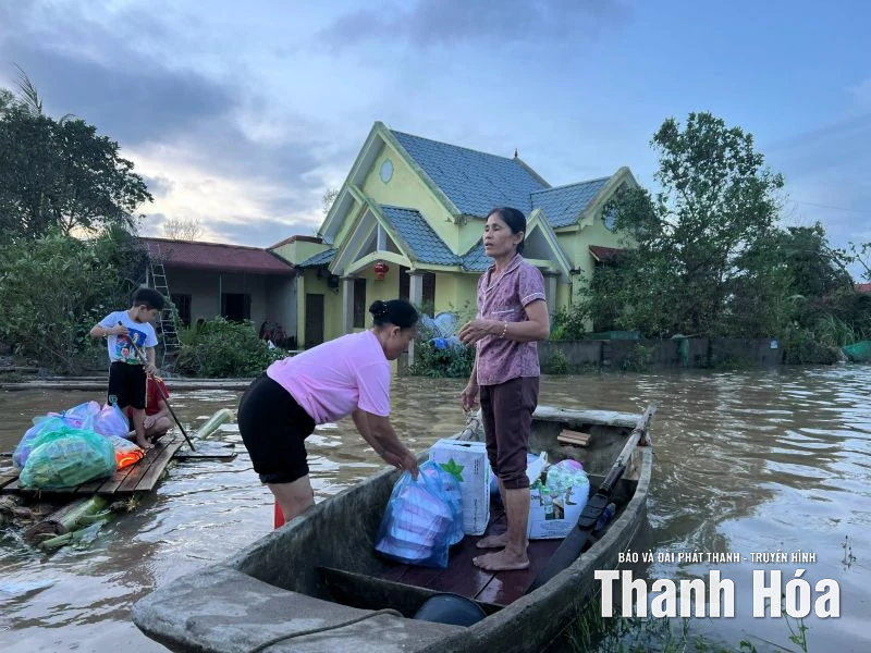 An Cư trong lũ: Gian khó nhưng không đơn độc