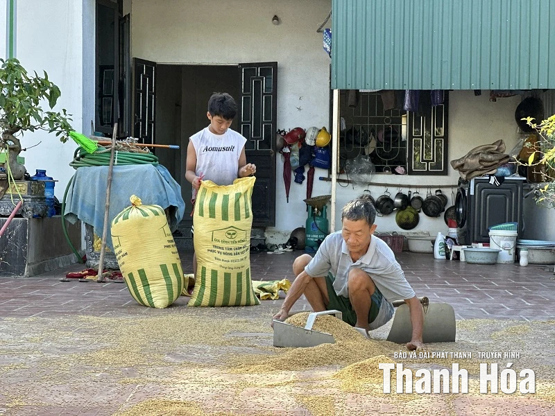 Ấm áp nghĩa tình sau bão lũ