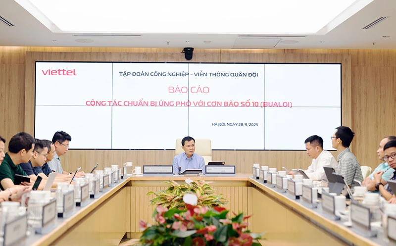 Viettel: Không chủ quan với mọi biến động của bão Bualoi