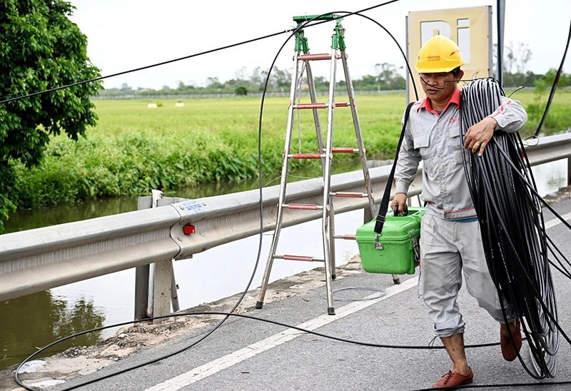 Viettel: Không chủ quan với mọi biến động của bão Bualoi