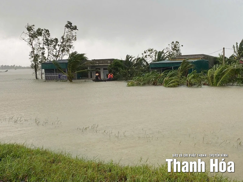 Xã Quảng Ngọc vẫn ngập trên diện rộng