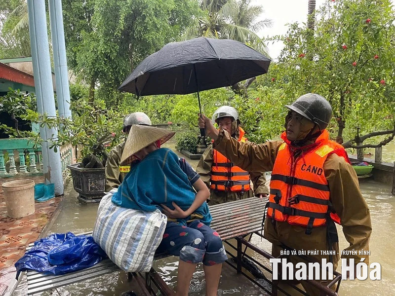 Xã Quảng Ngọc vẫn ngập trên diện rộng