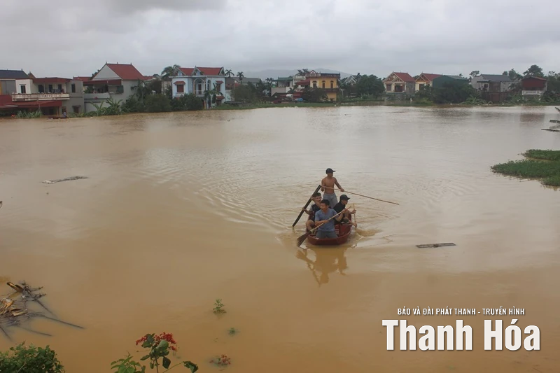 Hàng nghìn ngôi nhà ở phường Hàm Rồng ngập sâu trong nước