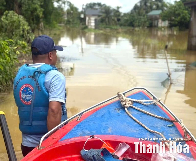 Những chuyến xe 0 đồng” đến và đi từ tâm lũ!