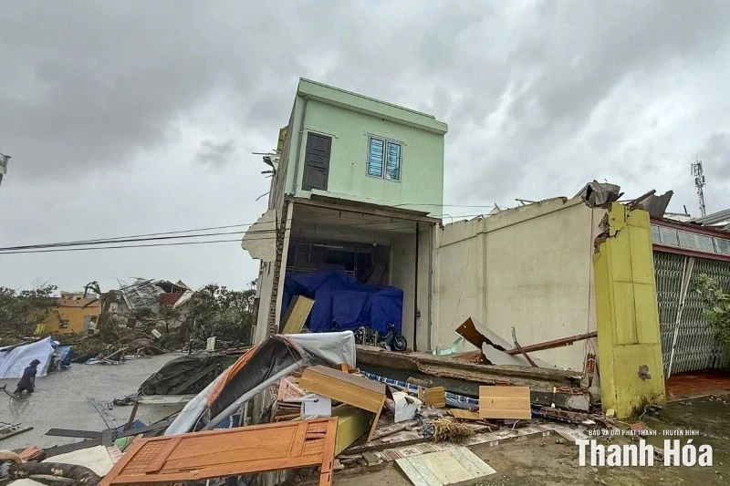 Căng mình ứng phó, khắc phục hậu quả bão số 10