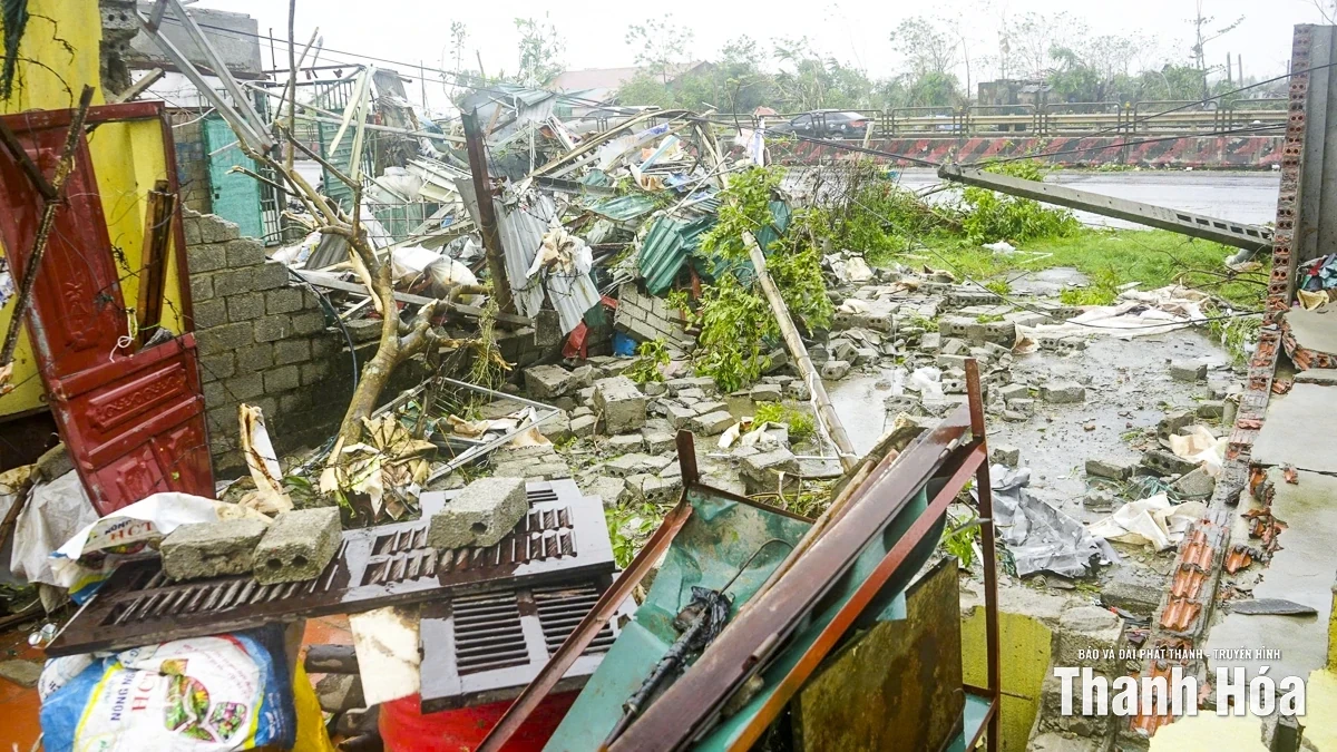 Tập trung ứng phó, khắc phục hậu quả bão số 10