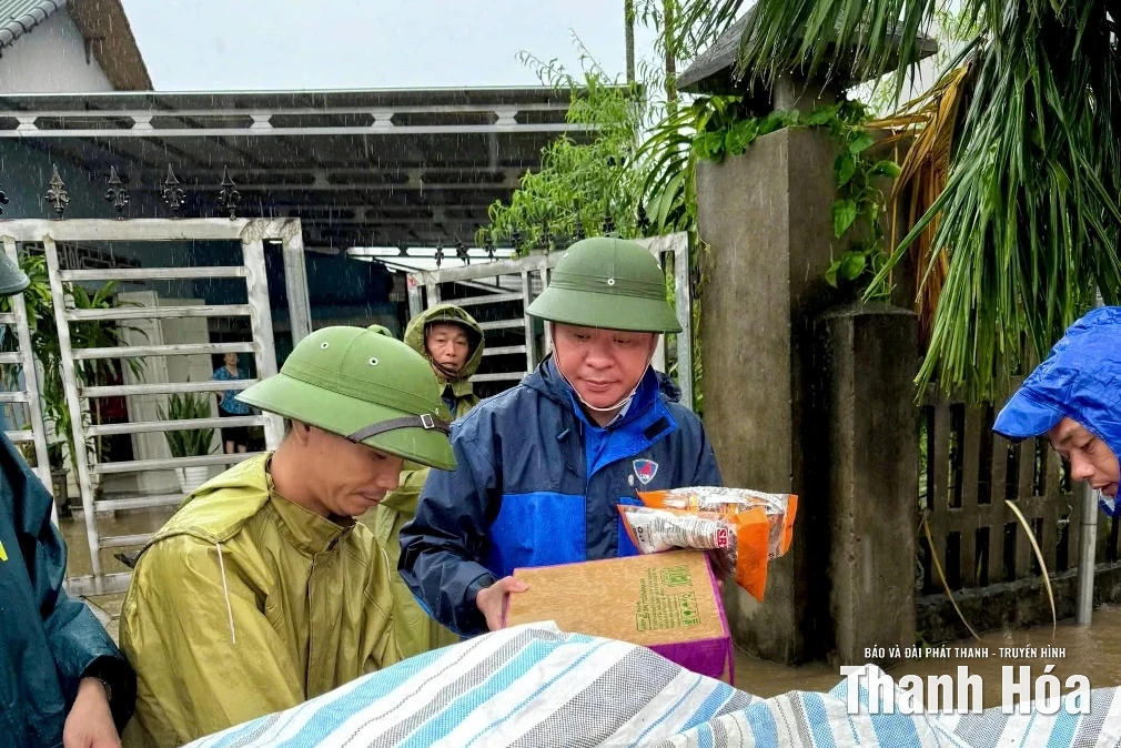 An Cư trong lũ: Gian khó nhưng không đơn độc