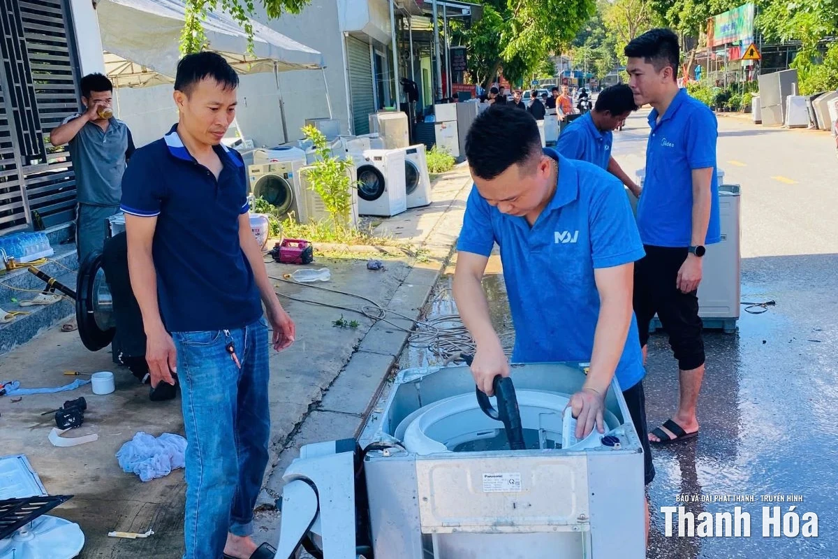 Thắp sáng niềm tin cho bà con nơi vùng lũ