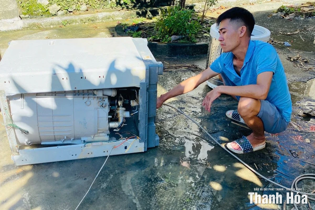 Thắp sáng niềm tin cho bà con nơi vùng lũ