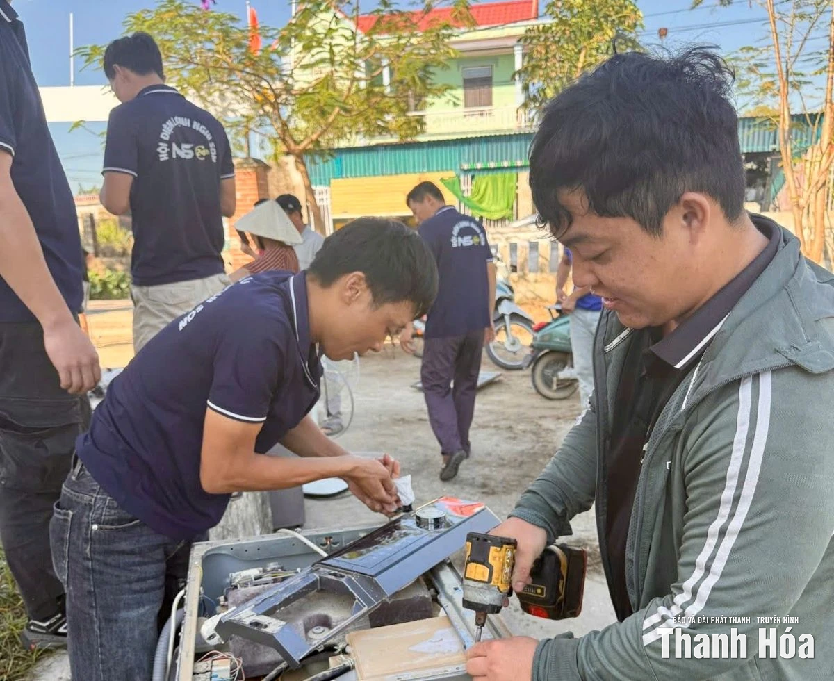 Thắp sáng niềm tin cho bà con nơi vùng lũ