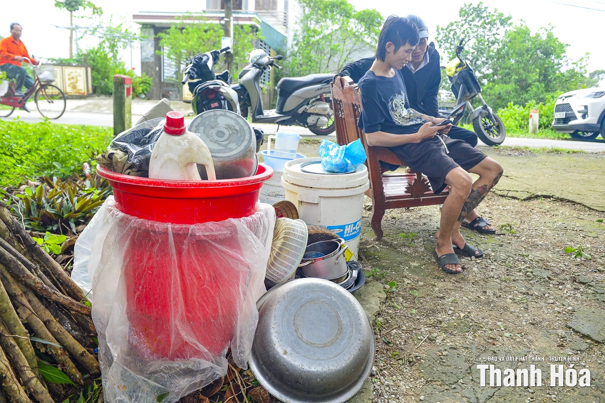 Lũ sông Lèn lên cao, nhiều thôn của xã Hà Trung ngập nặng