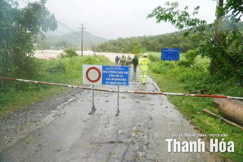 Chỉ huy trưởng Bộ Chỉ huy Quân sự tỉnh kiểm tra công tác ứng phó với bão số 10