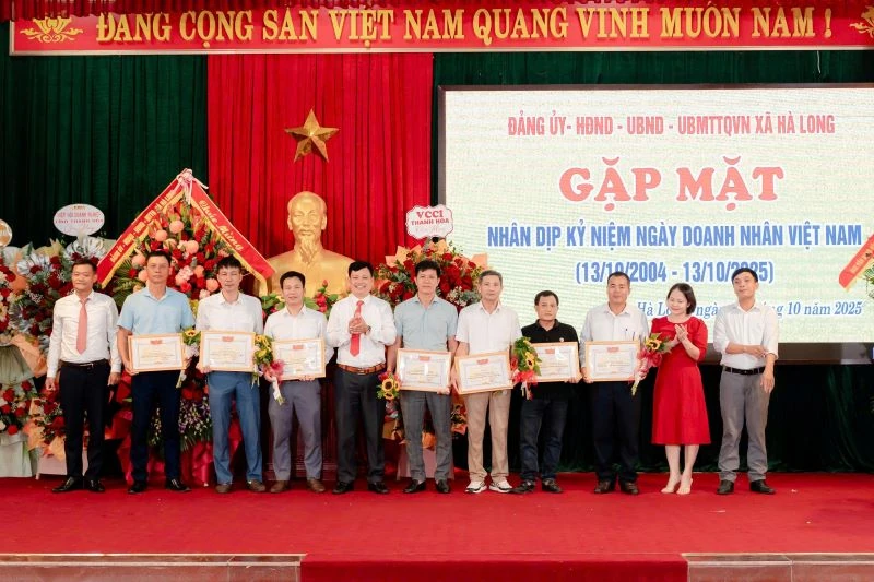 Xã Hà Long: Gặp mặt kỷ niệm Ngày Doanh nhân Việt Nam 13/10