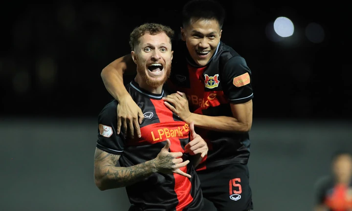 Bộ ba Đông Á Thanh Hóa được triệu tập lên U23 Việt Nam; Địa chấn tại Champions League