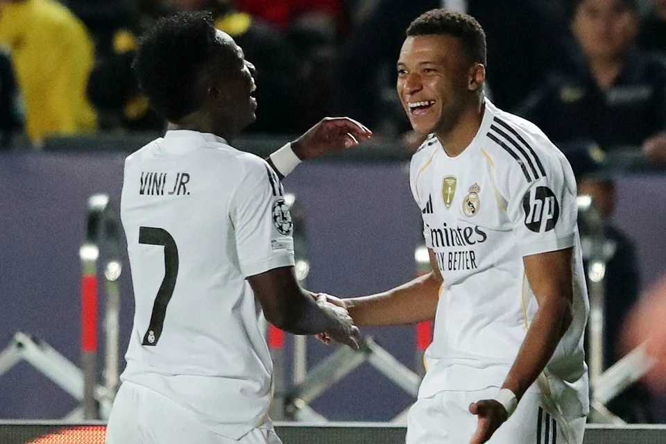 Bộ ba Đông Á Thanh Hóa được triệu tập lên U23 Việt Nam; Địa chấn tại Champions League