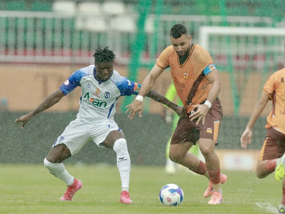 HAGL bỏ lỡ chiến thắng vì hỏng penalty; Amorim lo mất ghế ở MU