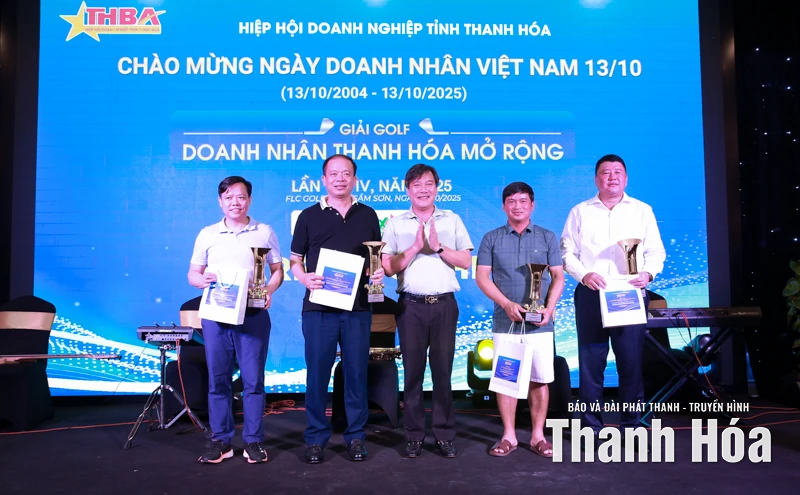 Giải Golf Doanh nhân Thanh Hóa mở rộng quyên góp 300 triệu ủng hộ đồng bào bị ảnh hưởng bởi thiên tai