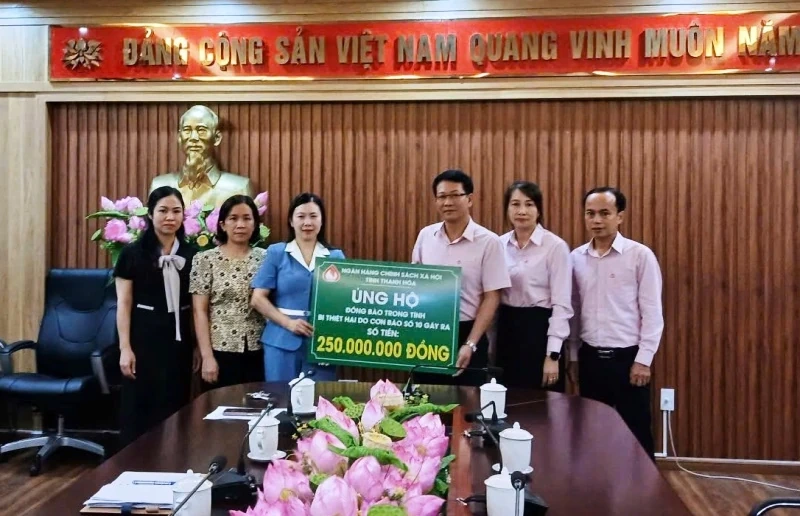 Các doanh nghiệp, cá nhân ủng hộ khắc phục hậu quả mưa lũ