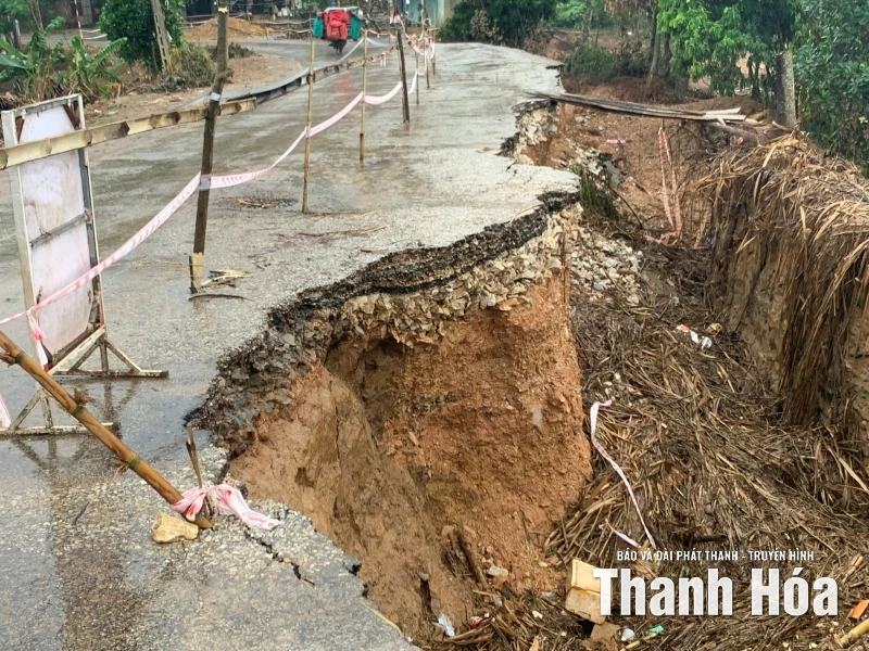 Sạt lở nghiêm trọng đường tỉnh 523 qua địa bàn xã Kim Tân