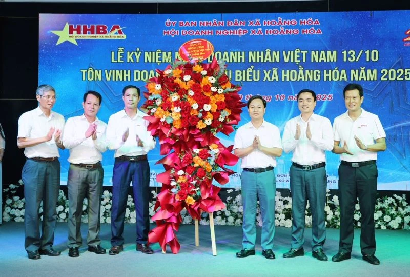 Xã Hoằng Hóa gặp mặt, tôn vinh các doanh nghiệp, doanh nhân tiêu biểu năm 2025