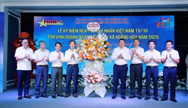 Xã Hoằng Hóa gặp mặt, tôn vinh các doanh nghiệp, doanh nhân tiêu biểu năm 2025