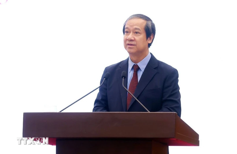 Chuyển mạnh từ nền giáo dục trang bị kiến thức sang phát triển năng lực người học