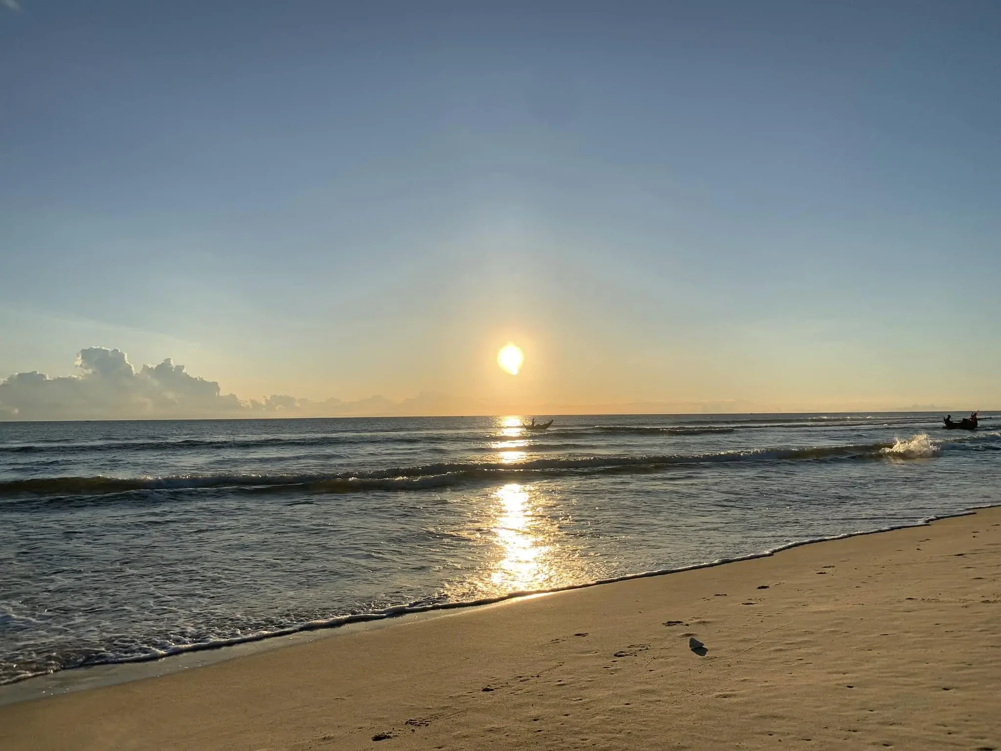 [E-Magazine]: Sắc lam trầm của biển mùa thu