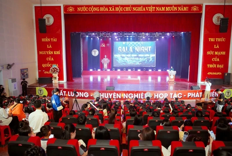 Gala chào tân học sinh, sinh viên Trường ĐH Văn hóa, Thể thao và Du lịch Thanh Hóa