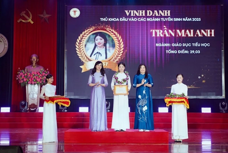Gala chào tân học sinh, sinh viên Trường ĐH Văn hóa, Thể thao và Du lịch Thanh Hóa