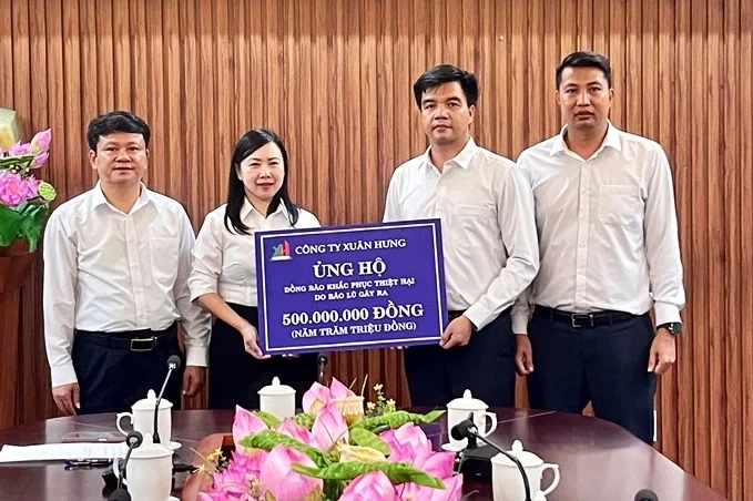 Các doanh nghiệp, cá nhân ủng hộ khắc phục hậu quả mưa lũ