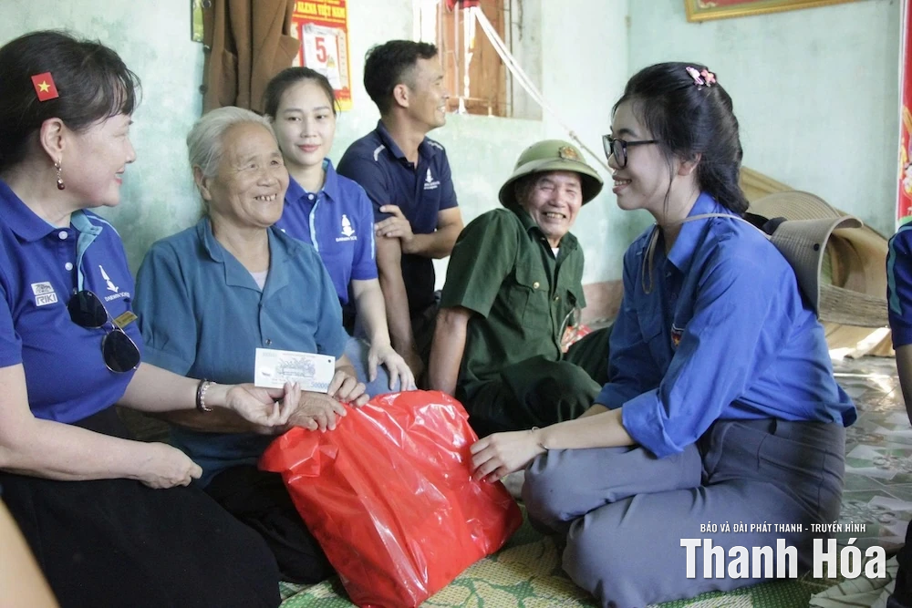 “Đêm hội Trăng Rằm 2025” đến với trẻ em xã Ngọc Liên