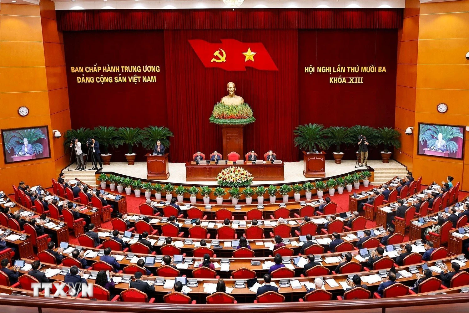 Khai mạc Hội nghị lần thứ mười ba Ban Chấp hành Trung ương Đảng khóa XIII