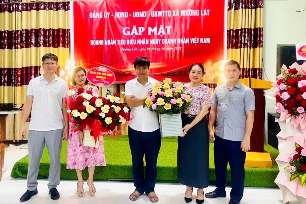 Xã Mường Lát gặp mặt kỷ niệm nhân Ngày Doanh nhân Việt Nam