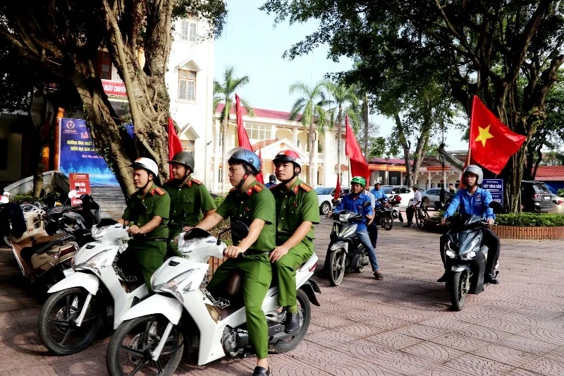 Xã Định Tân phát động và hưởng ứng Ngày chuyển đổi số Quốc gia