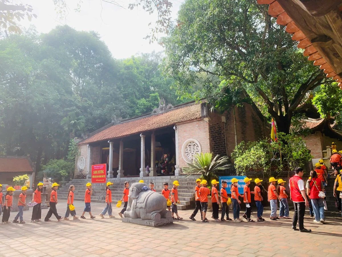 Khu di tích Quốc gia đặc biệt Đền Bà Triệu khẩn trương khắc phục hậu quả do mưa bão để đón khách trở lại