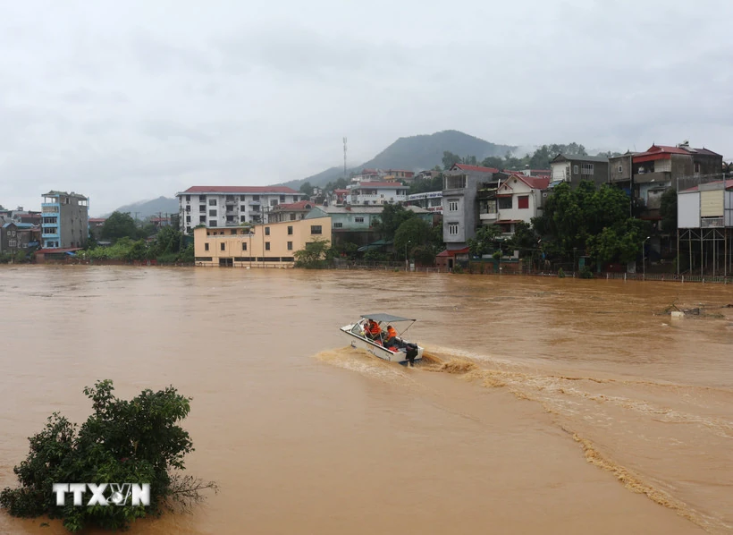 Quân đội sẵn sàng bay cứu hộ, cứu nạn, tiếp cận vùng bị chia cắt do mưa lũ