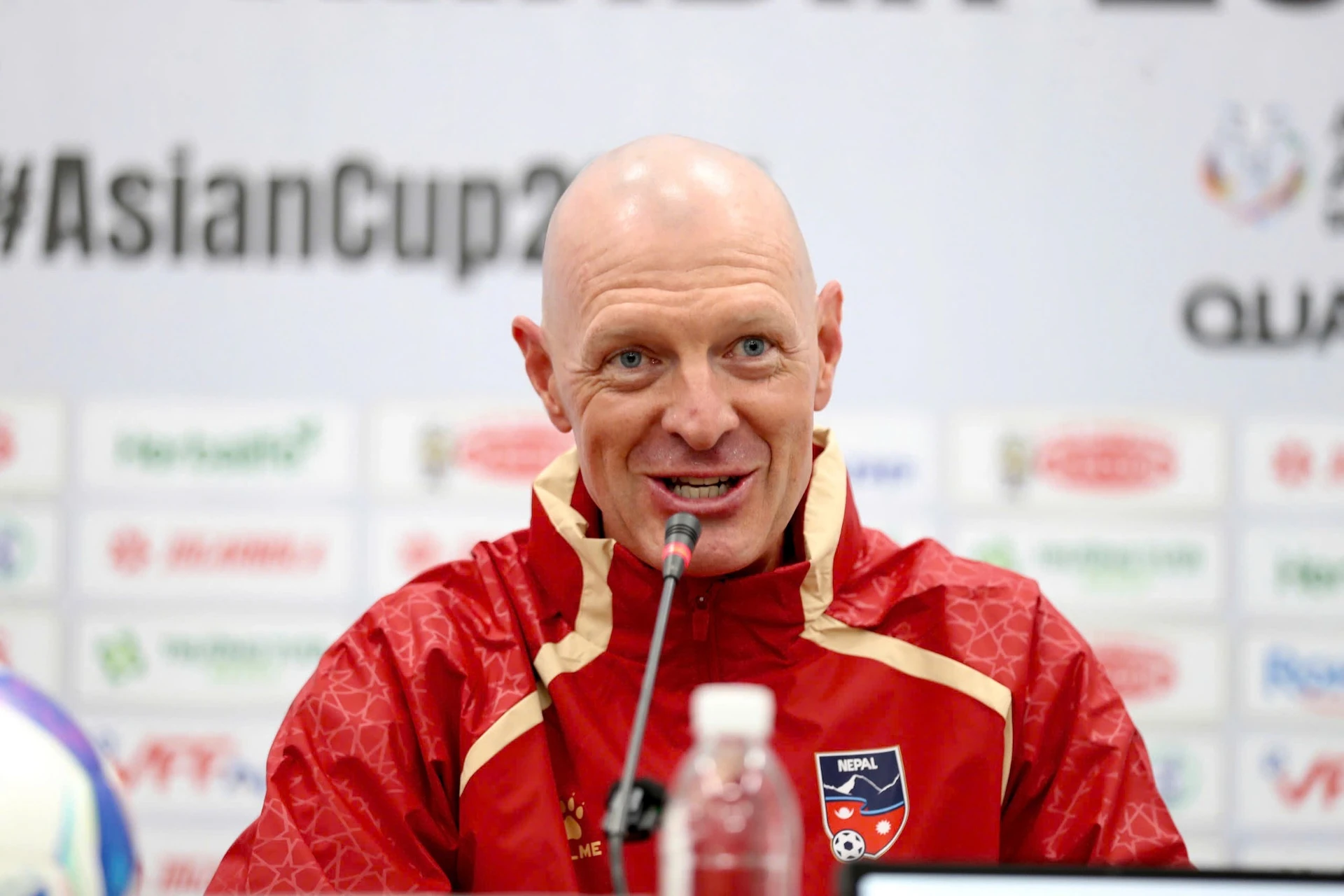 Quang Vinh bất ngờ làm đội phó tuyển Việt Nam; Indonesia gục ngã ở vòng loại 4 World Cup