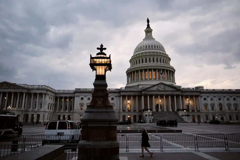 Mỹ thông qua dự luật chi tiêu quốc phòng kỉ lục, kéo dài viện trợ Ukraine đến 2028